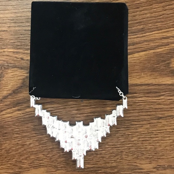 NWT Avon Cascading Baguettes Collar Necklace - Picture 3 of 6